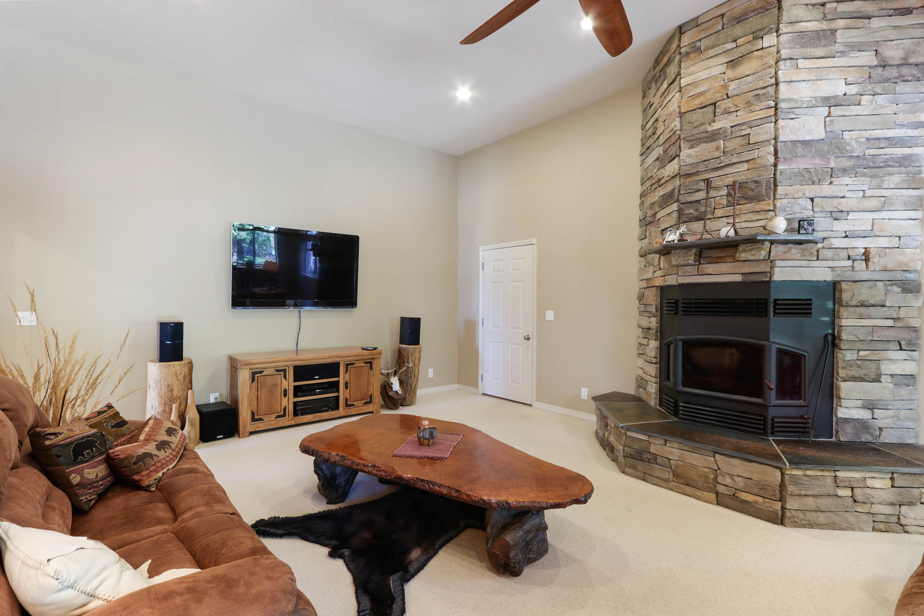 Sagle, Idaho, 83860, United States, 3 Bedrooms Bedrooms, ,2 BathroomsBathrooms,Residential,For Sale,1764165