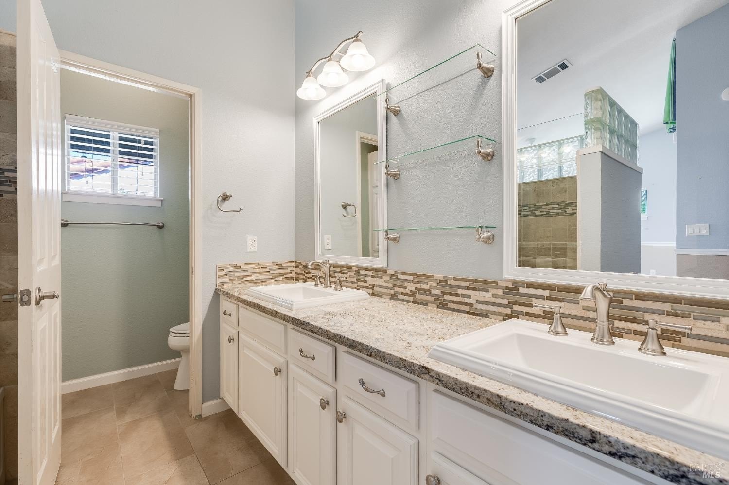 Vacaville, California, 95687, United States, 3 Bedrooms Bedrooms, ,2 BathroomsBathrooms,Residential,For Sale,1932568