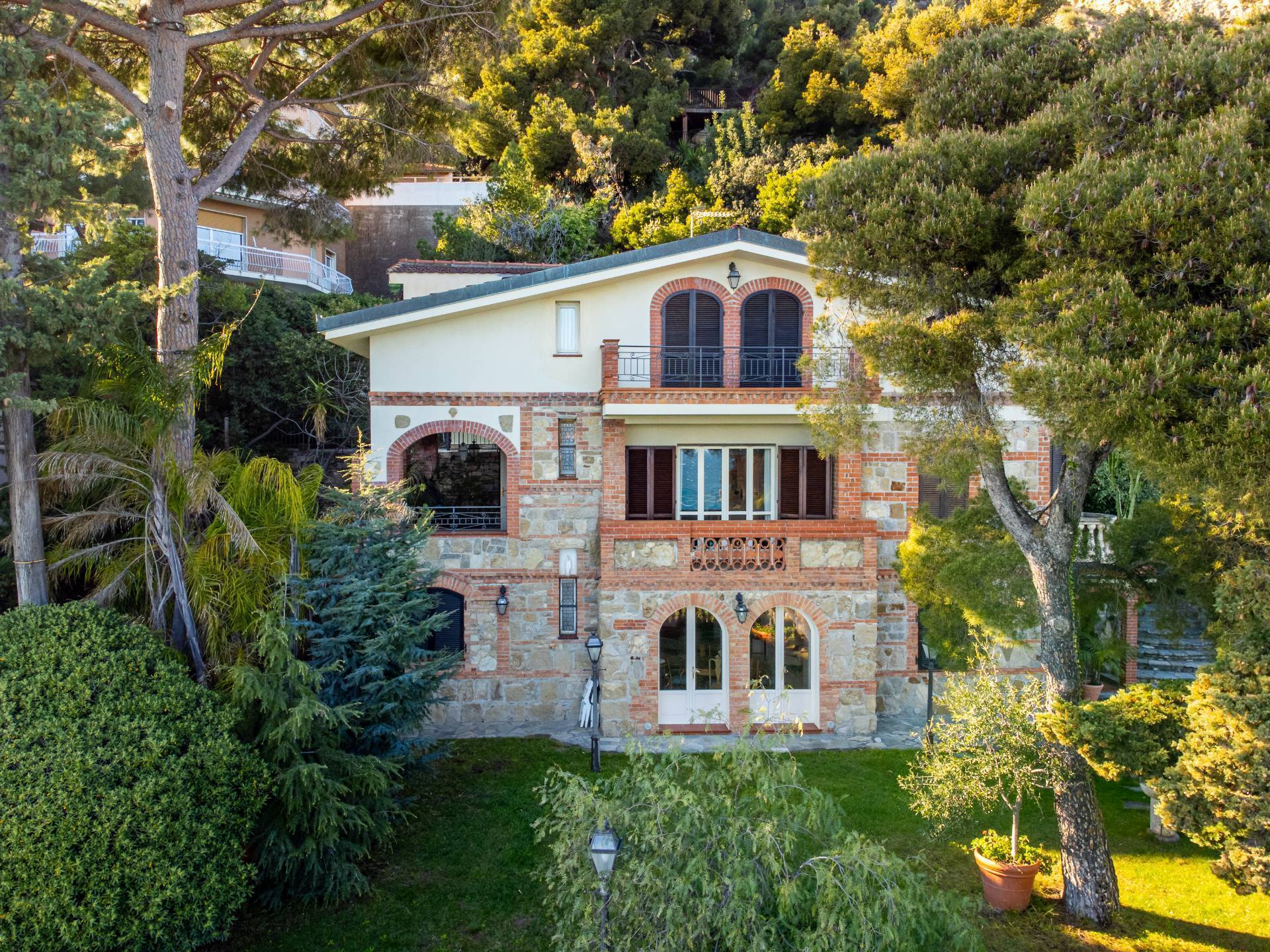 Sanremo, Imperia, 18038, IT, 6 Bedrooms Bedrooms, ,7 BathroomsBathrooms,Residential,For Sale,1796512