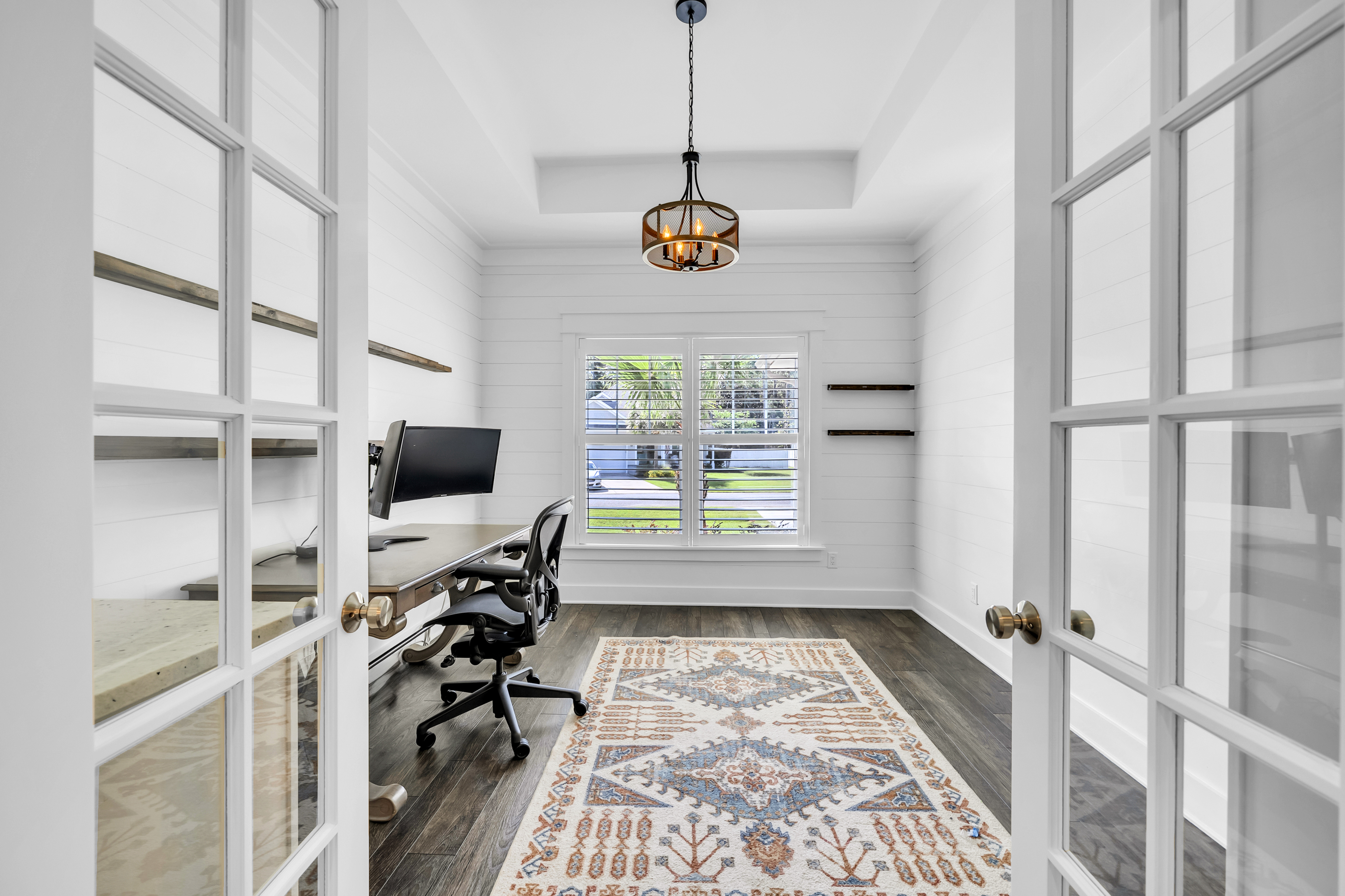  Move-In Ready Brick Home with Spacious Fenced Backyard Near the Bay - 物件實景