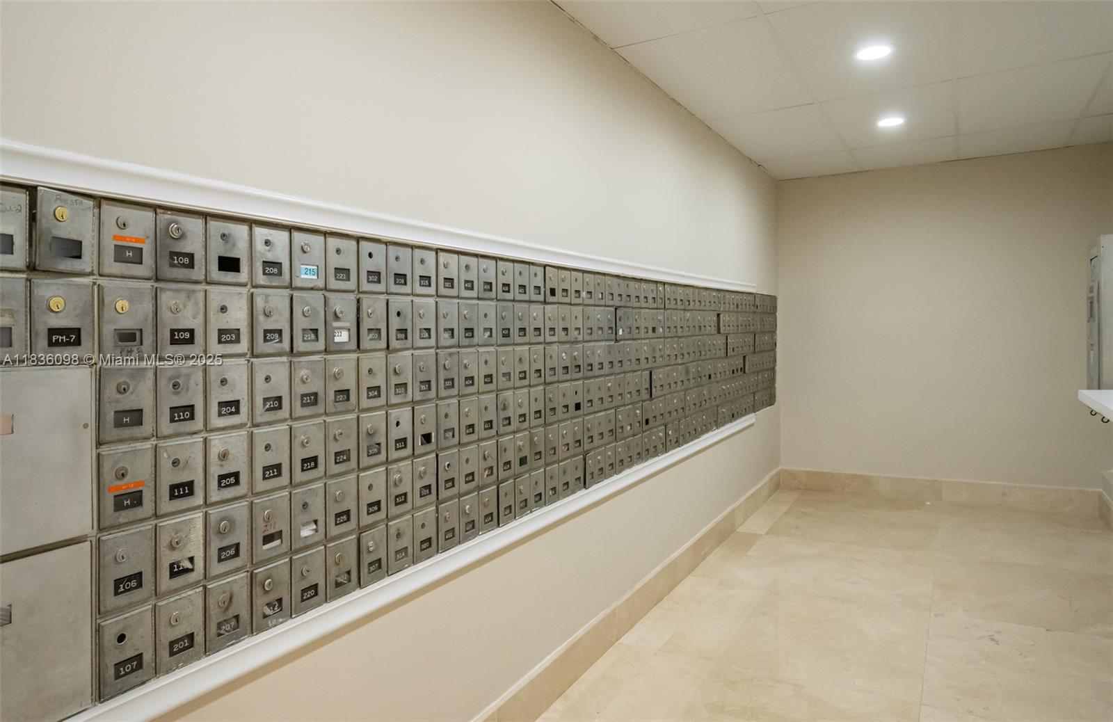 Miami Beach, Florida, 33140, United States, 2 Bedrooms Bedrooms, ,2 BathroomsBathrooms,Residential,For Sale,1885385