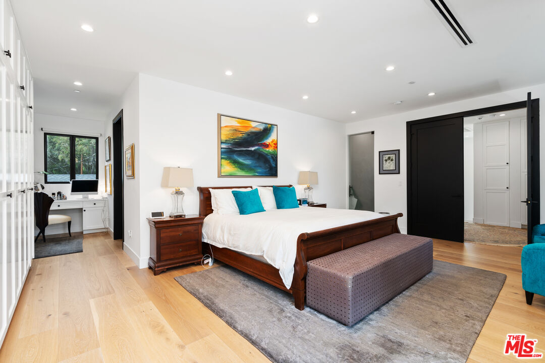 Los Angeles, California, 90068, United States, 4 Bedrooms Bedrooms, ,4 BathroomsBathrooms,Residential,For Sale,1897073