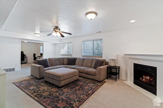 Centerville, Utah, 84014, United States, 3 Bedrooms Bedrooms, ,3 BathroomsBathrooms,Residential,For Sale,2013534