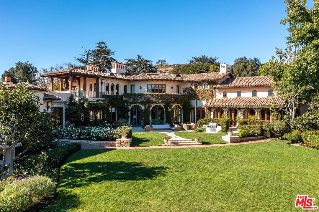 Pacific Palisades, California, 90272, United States, 8 Bedrooms Bedrooms, ,12 BathroomsBathrooms,Residential,For Sale,1949895