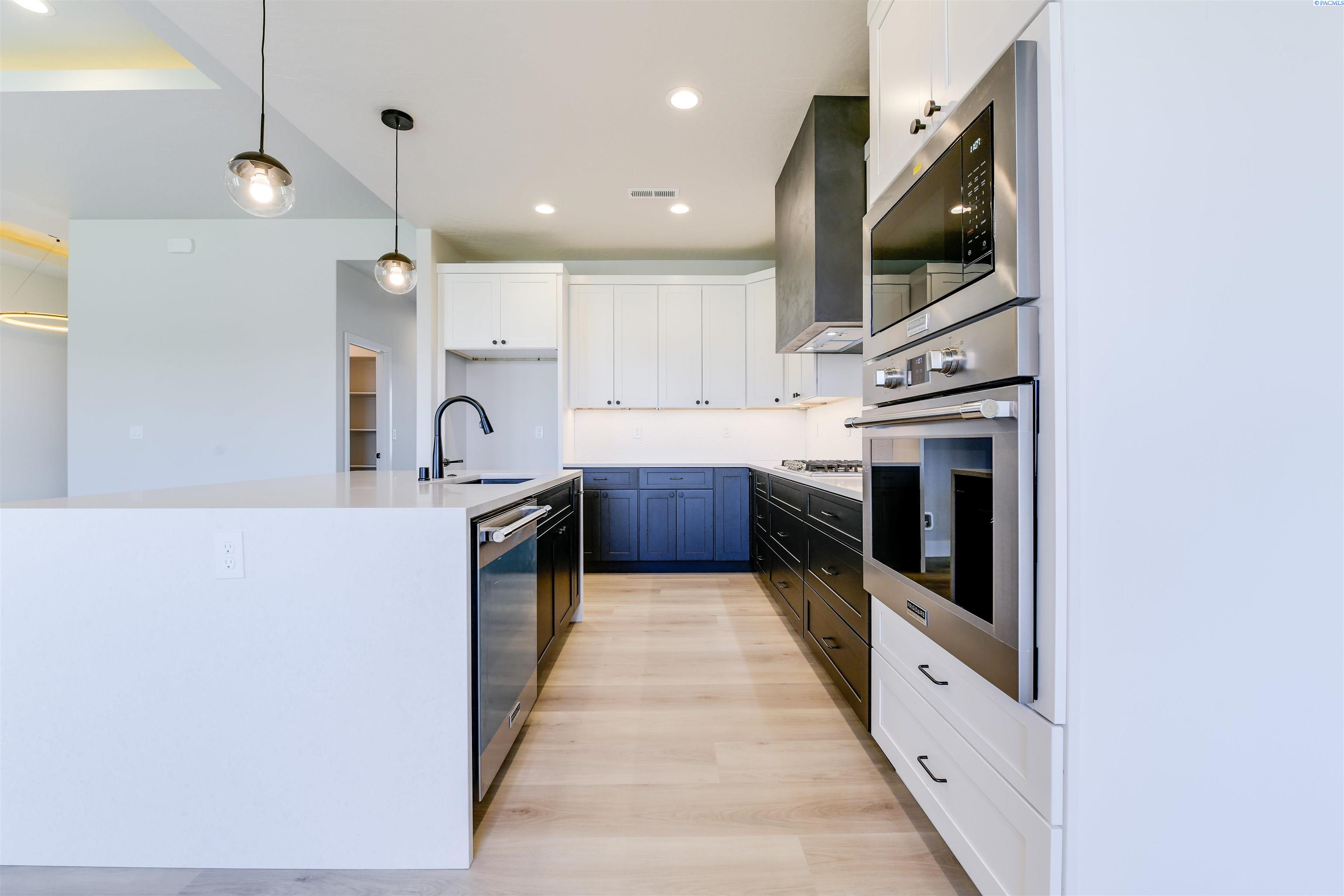 Richland, Washington, 99352, United States, 3 Bedrooms Bedrooms, ,2 BathroomsBathrooms,Residential,For Sale,1898474