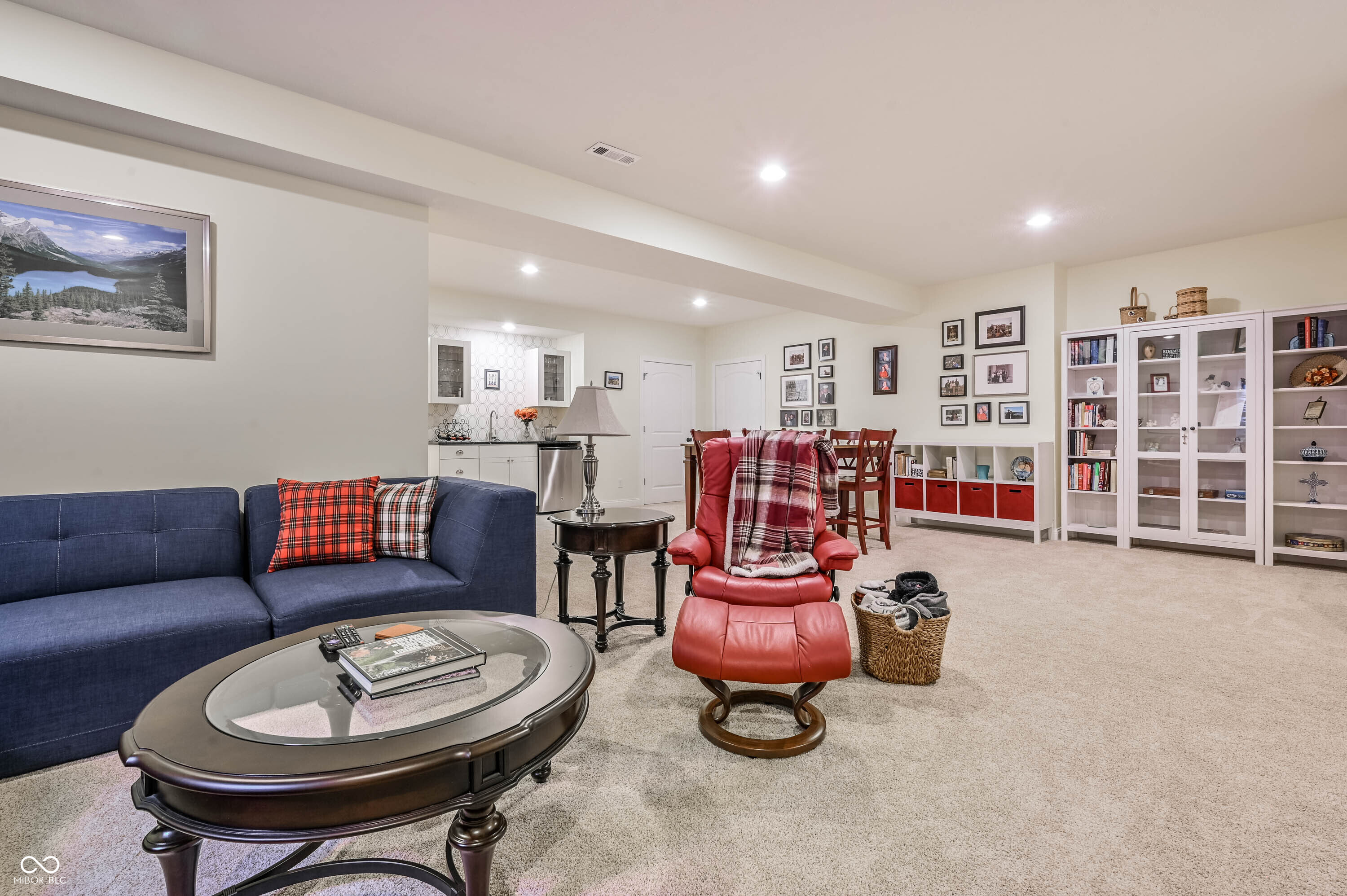 Zionsville, Indiana, 46077, United States, 4 Bedrooms Bedrooms, ,4 BathroomsBathrooms,Residential,For Sale,1942762