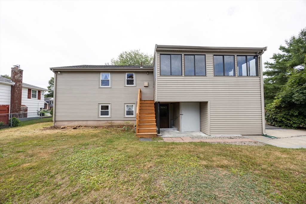 Stoughton, Massachusetts, 02072, United States, 4 Bedrooms Bedrooms, ,2 BathroomsBathrooms,Residential,For Sale,1976018