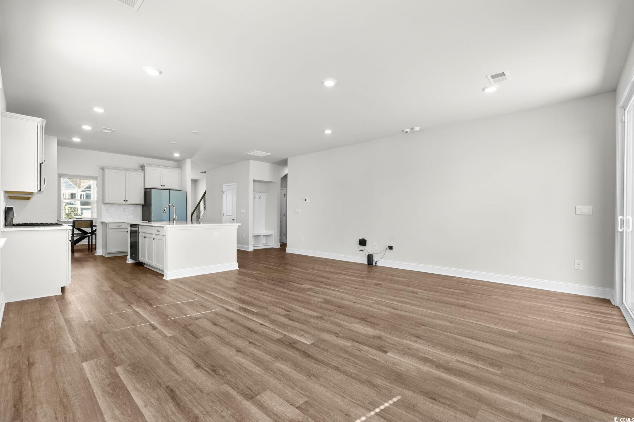 Myrtle Beach, South Carolina, 29579, United States, 5 Bedrooms Bedrooms, ,4 BathroomsBathrooms,Residential,For Sale,1960870