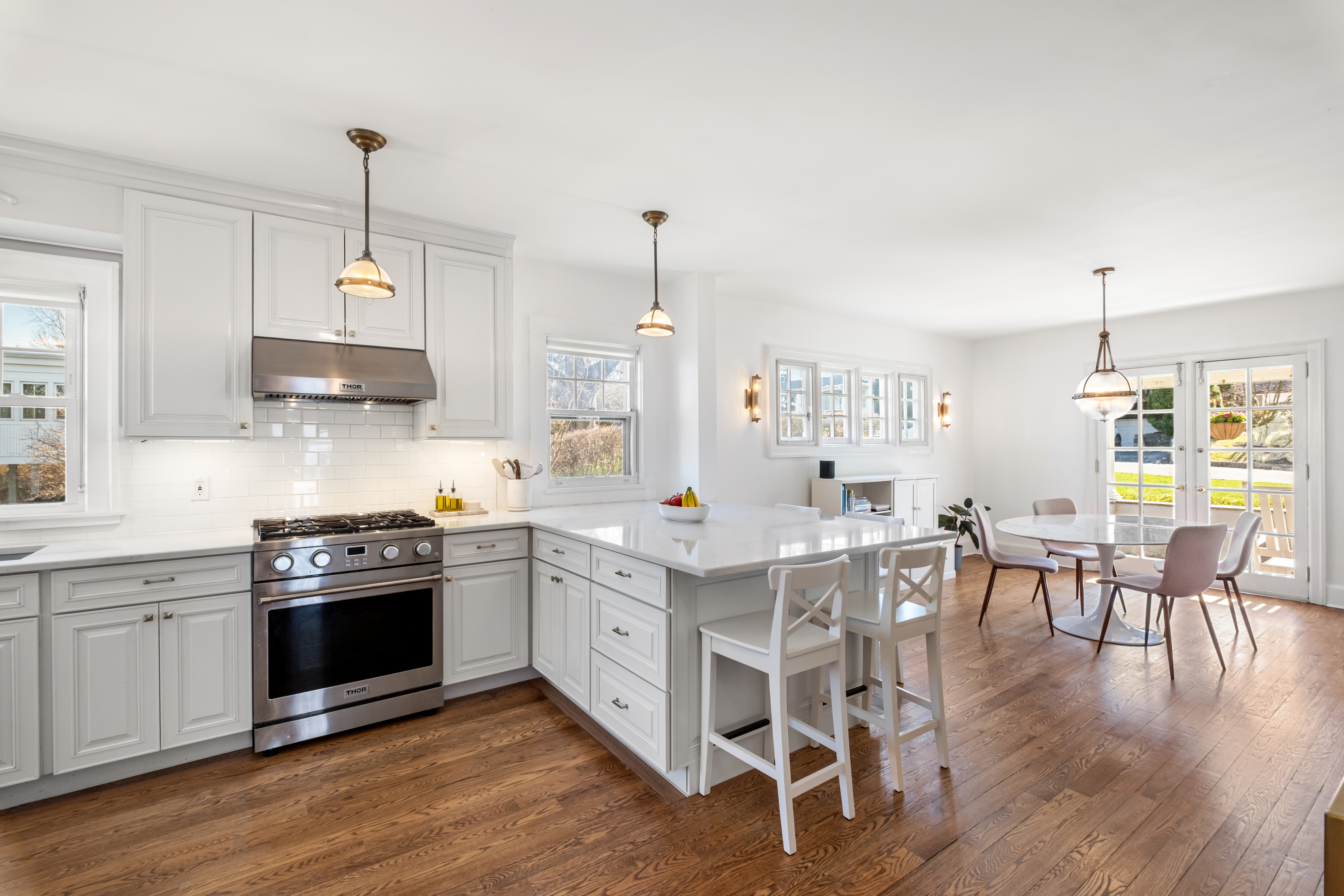  a gracious, fully-updated home where  every detail has been considered. - 物件實景