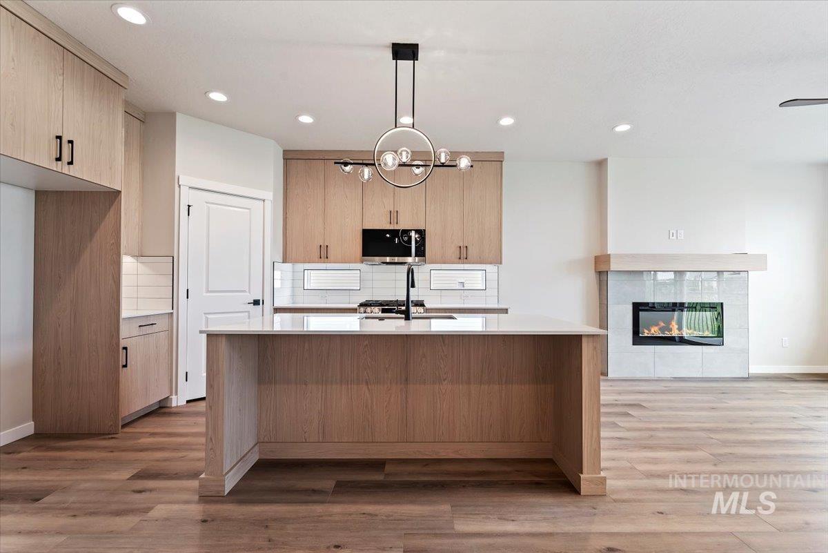 Eagle, Idaho, 83616-1017, United States, 4 Bedrooms Bedrooms, ,Residential,For Sale,1925086