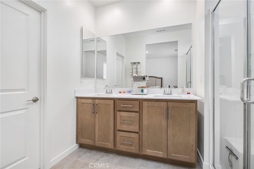 Temecula, California, 92591, United States, 2 Bedrooms Bedrooms, ,3 BathroomsBathrooms,Residential,For Sale,1931289
