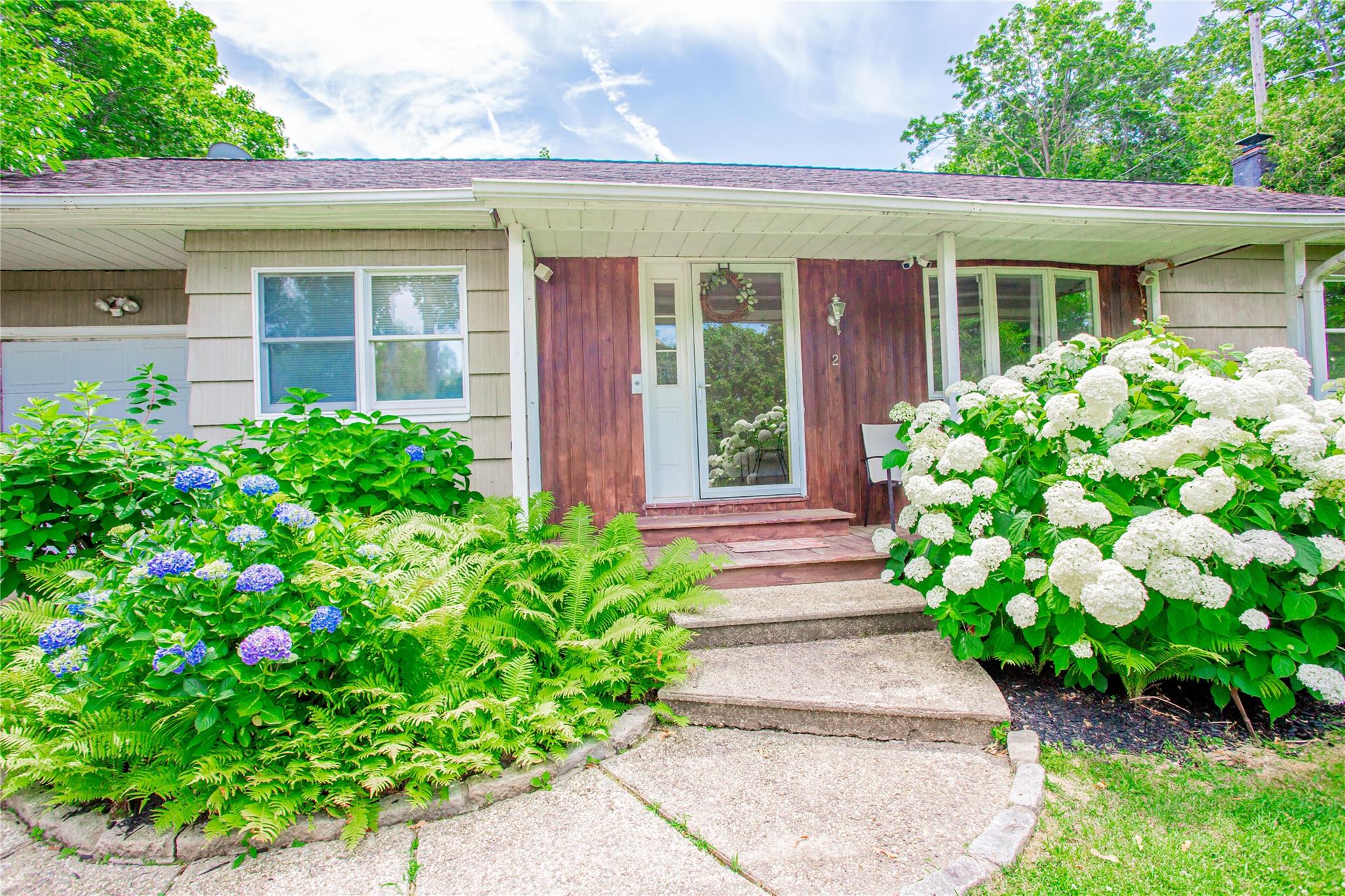 Huntington, New York, 11743, United States, 2 Bedrooms Bedrooms, ,2 BathroomsBathrooms,Residential,For Sale,1847345