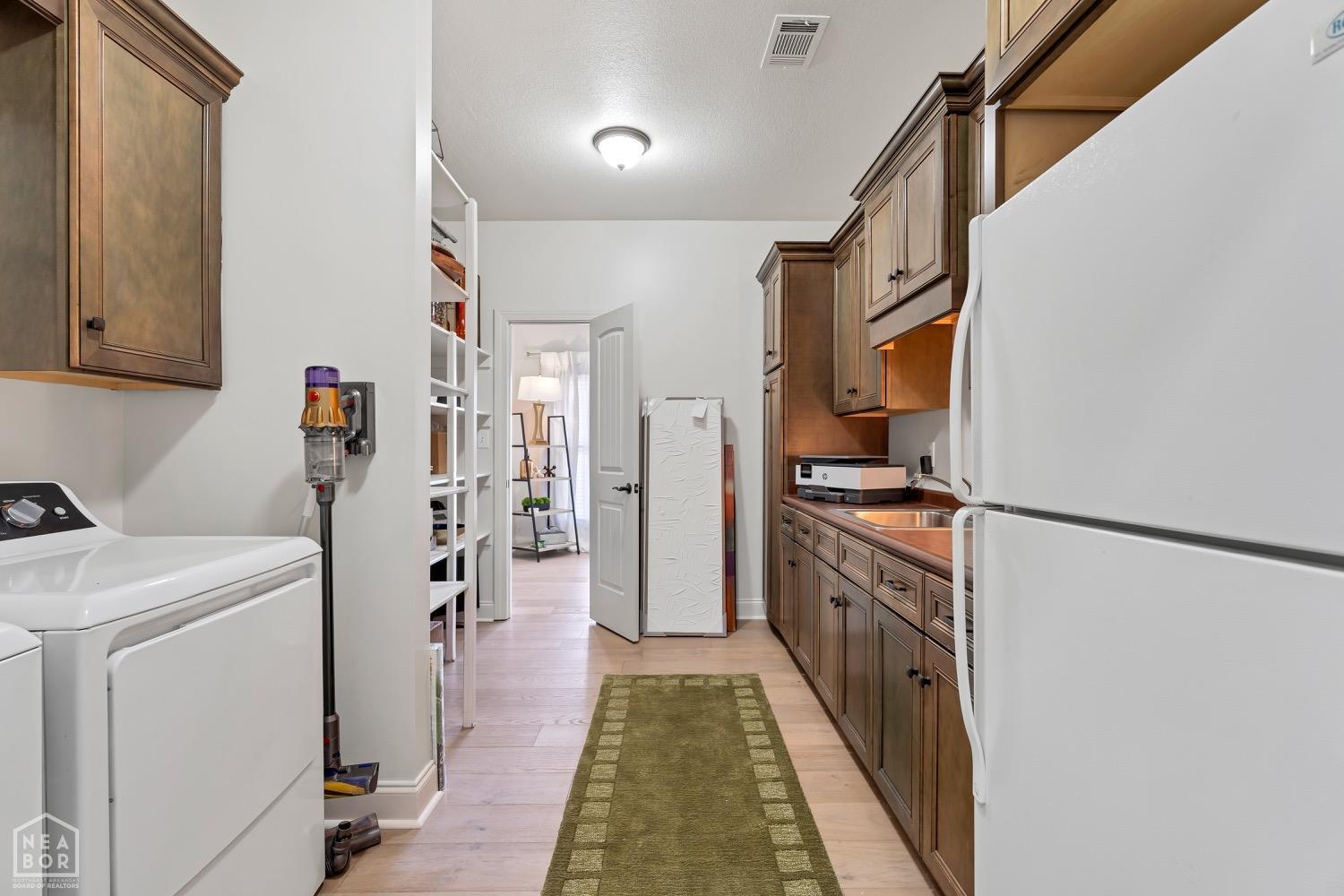 Jonesboro, Arkansas, 72404, United States, ,5 BathroomsBathrooms,Residential,For Sale,1981825