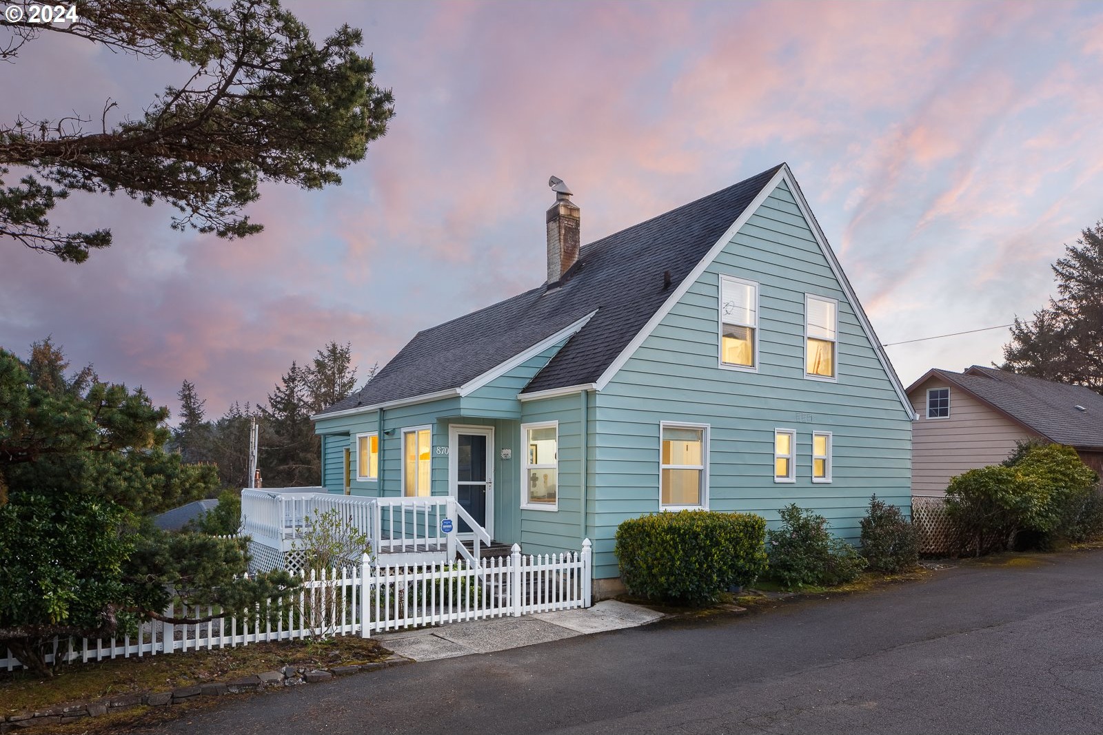 Lincoln City, Oregon, 97367, United States, 3 Bedrooms Bedrooms, ,2 BathroomsBathrooms,Residential,For Sale,1735832