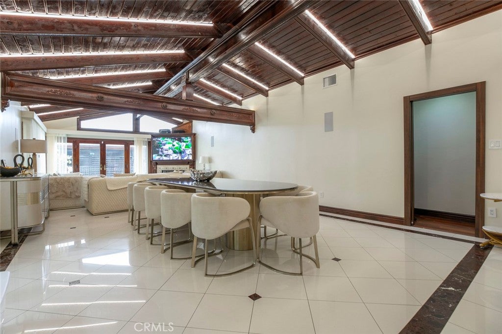 Glendale, California, 91201, United States, 4 Bedrooms Bedrooms, ,5 BathroomsBathrooms,Residential,For Sale,1969452