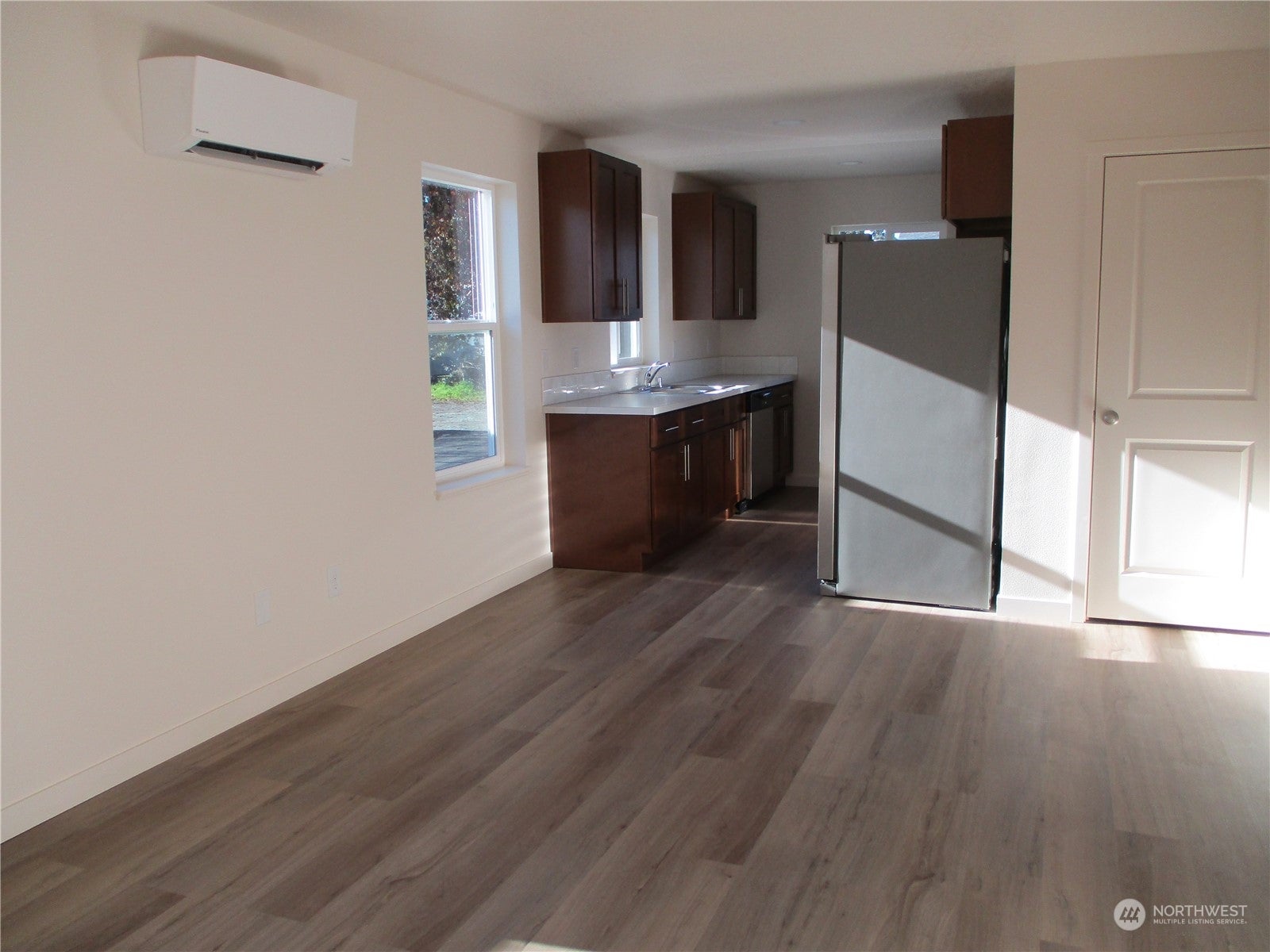 Kelso, Washington, 98626, United States, ,Residential,For Sale,1977091