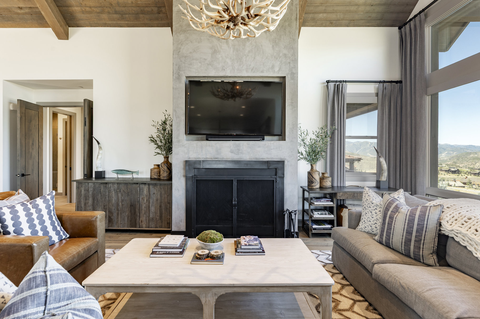  Panoramic Views From This Gorgeous 4-Bedroom Cabin Home at Victory Ranch - 物件實景