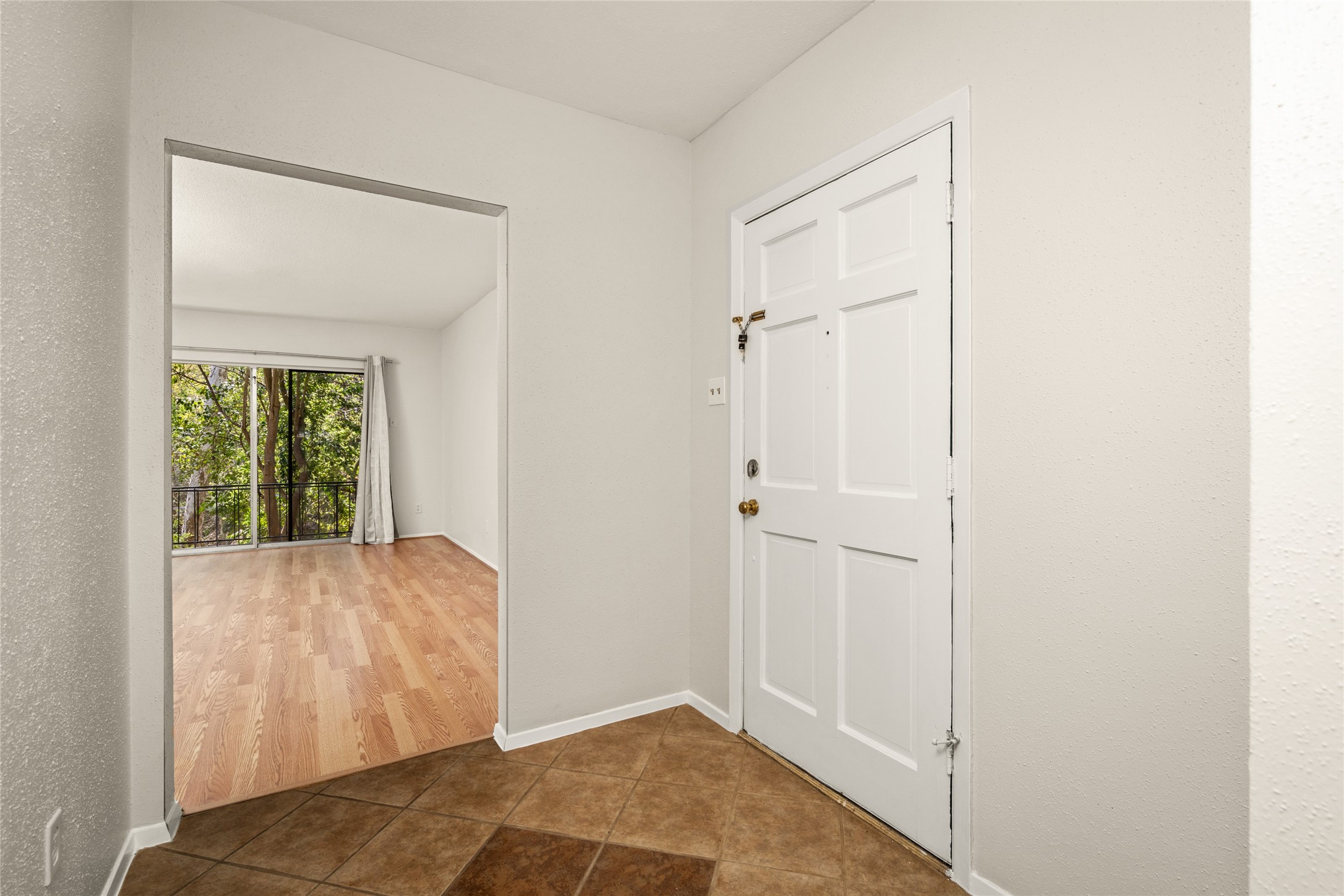  2238 S Piney Point Road #102 - 物件實景