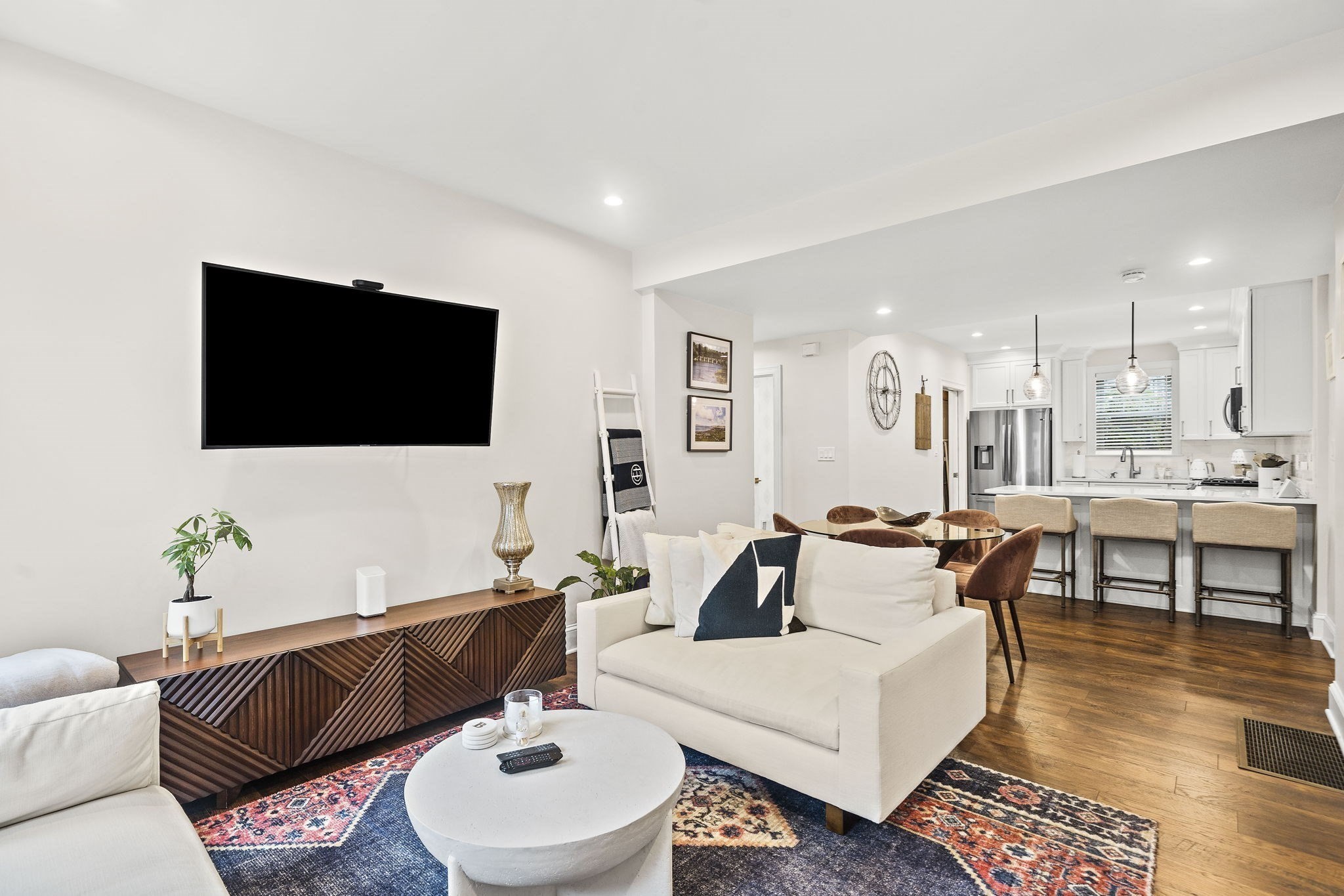 Wakefield, Massachusetts, 01880, United States, 3 Bedrooms Bedrooms, ,2 BathroomsBathrooms,Residential,For Sale,1982541