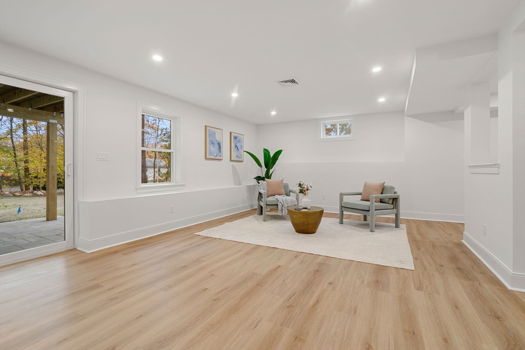 Reading, Massachusetts, 01867, United States, 4 Bedrooms Bedrooms, ,5 BathroomsBathrooms,Residential,For Sale,1988316