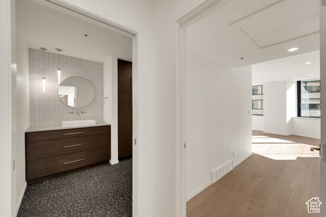 Salt Lake City, Utah, 84101, United States, 3 Bedrooms Bedrooms, ,3 BathroomsBathrooms,Residential,For Sale,1982809