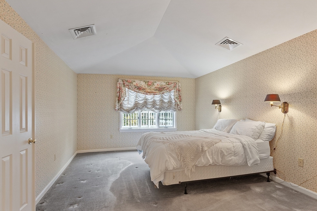 Worcester, Massachusetts, 01609, United States, 3 Bedrooms Bedrooms, ,4 BathroomsBathrooms,Residential,For Sale,1987815