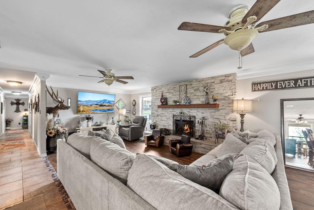 Mineola, Texas, 75773, United States, 4 Bedrooms Bedrooms, ,3 BathroomsBathrooms,Residential,For Sale,1995592