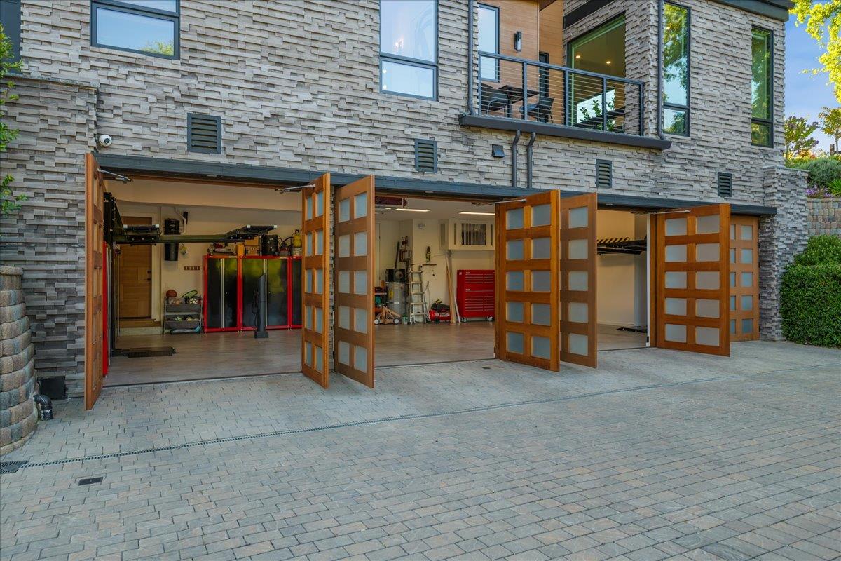 Saratoga, California, 95070, United States, 6 Bedrooms Bedrooms, ,11 BathroomsBathrooms,Residential,For Sale,1971416