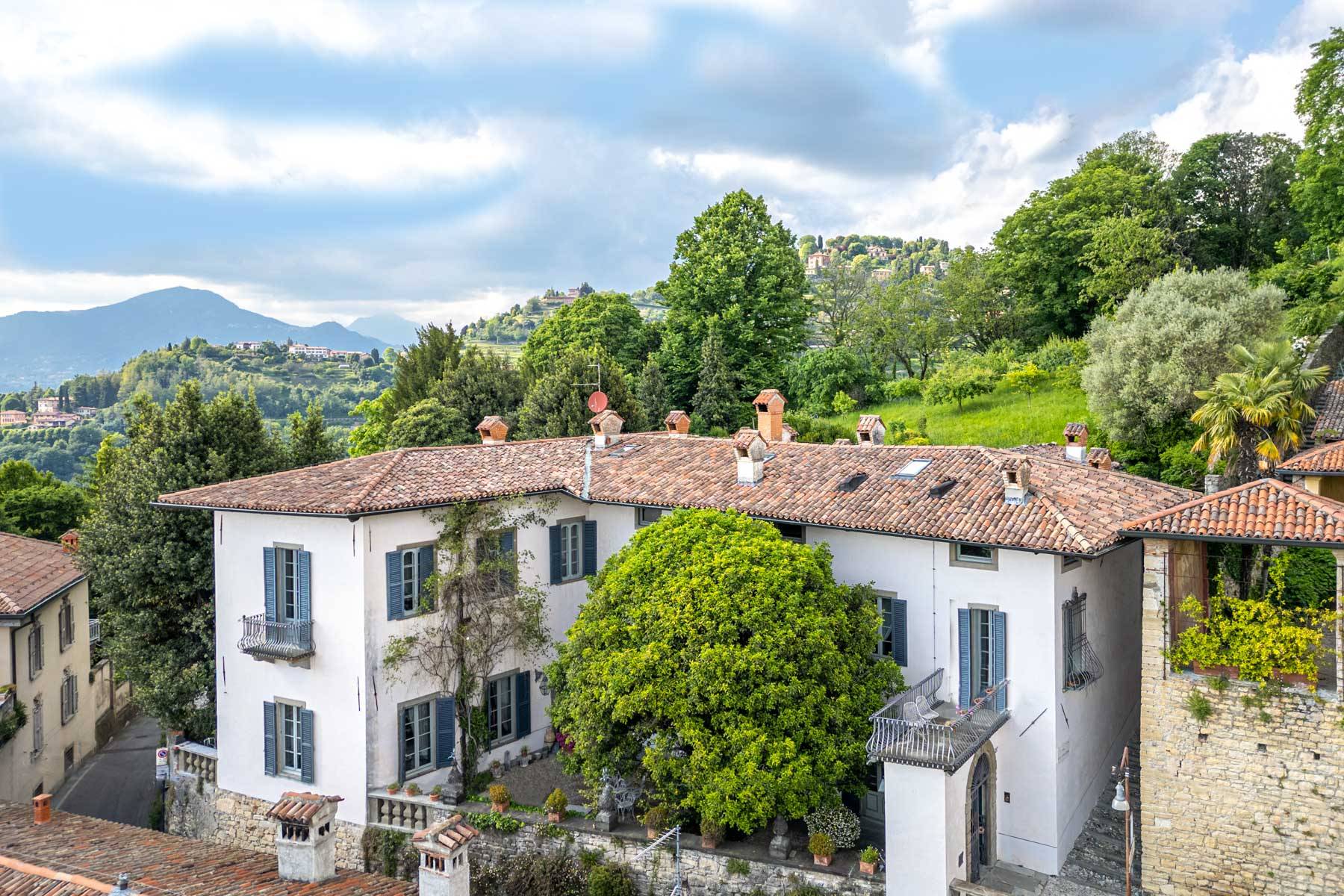 Historic villa on the hills of Bergamo 