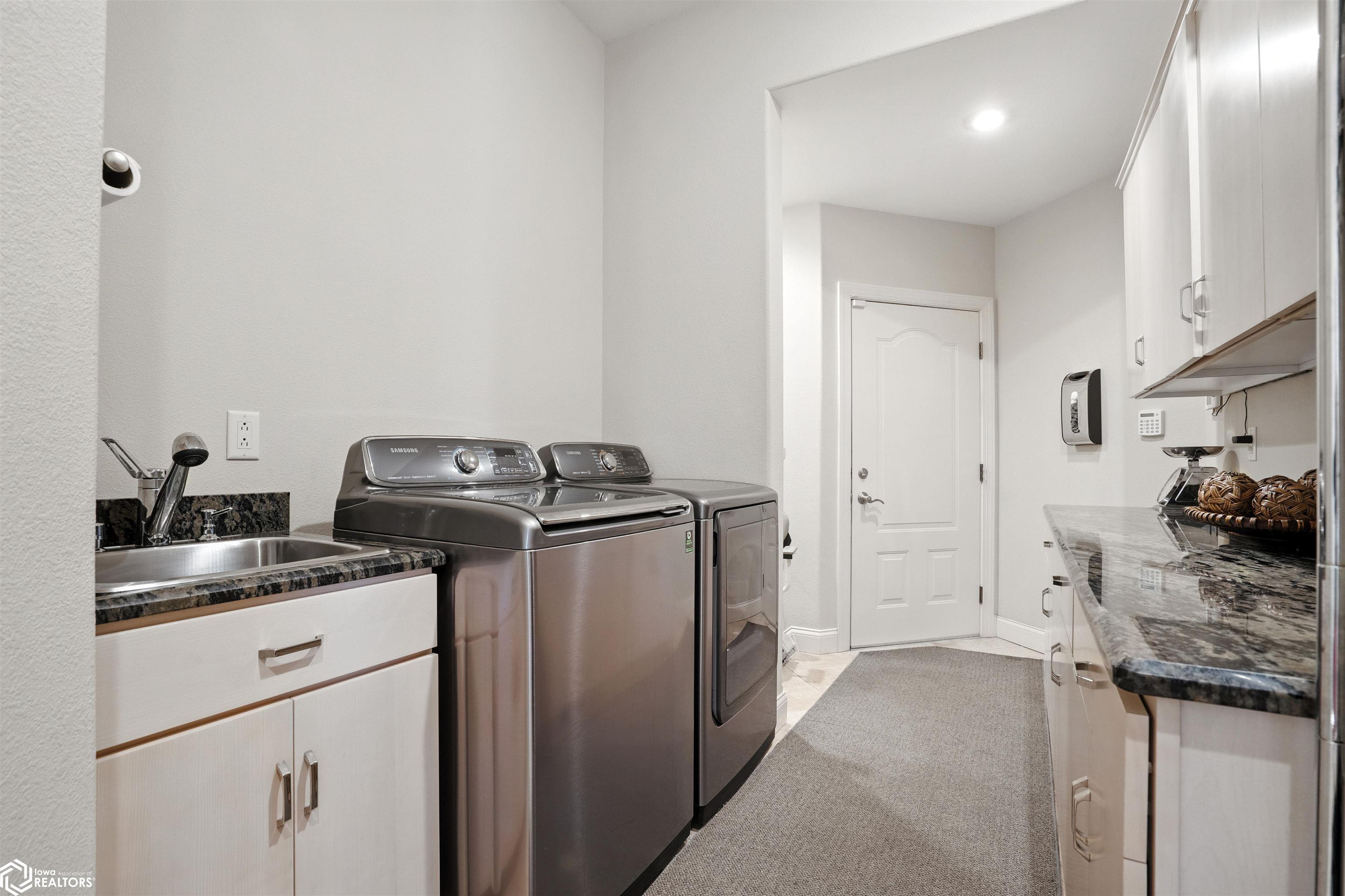 Burlington, Iowa, 52601, United States, 4 Bedrooms Bedrooms, ,5 BathroomsBathrooms,Residential,For Sale,1975547