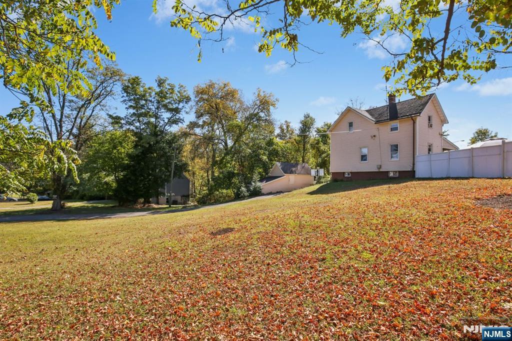 Ridgewood, New Jersey, 07450, United States, 3 Bedrooms Bedrooms, ,2 BathroomsBathrooms,Residential,For Sale,1988211