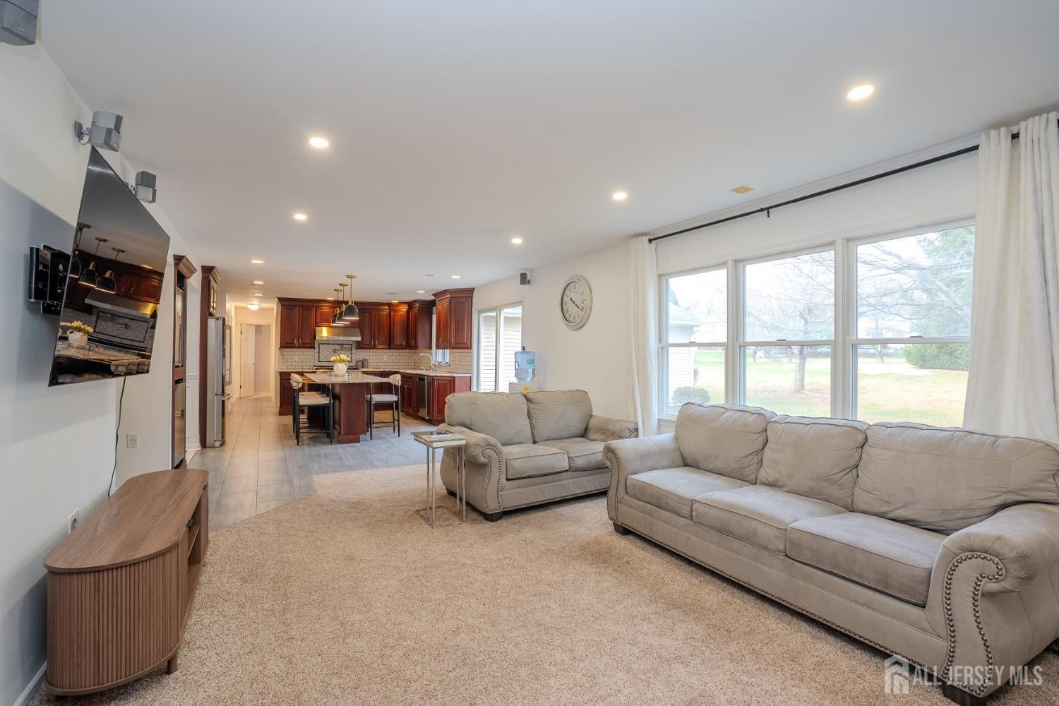 North Brunswick, New Jersey, 08902, United States, 5 Bedrooms Bedrooms, ,3 BathroomsBathrooms,Residential,For Sale,2002843