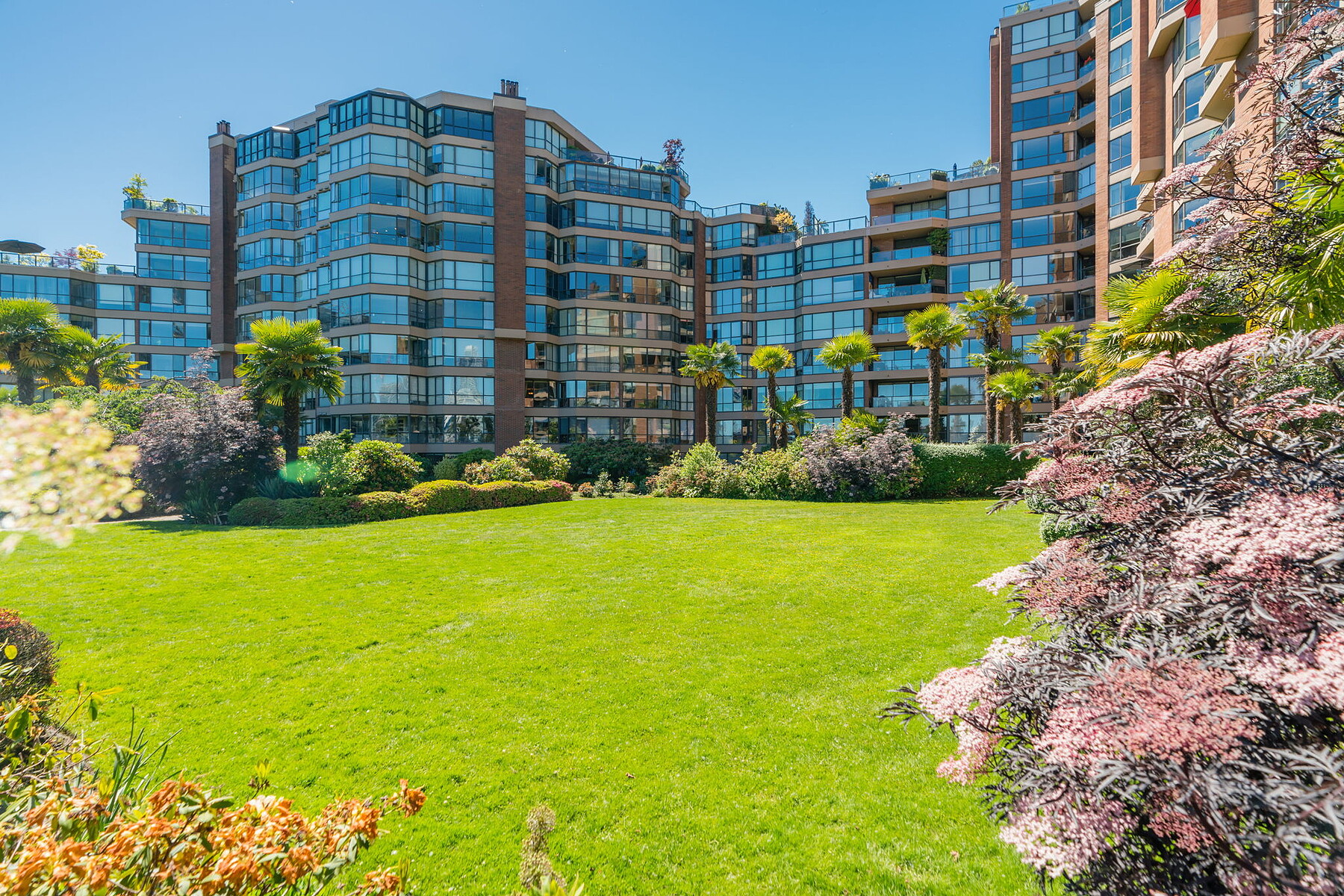  False Creek Waterfront Living - 物件實景