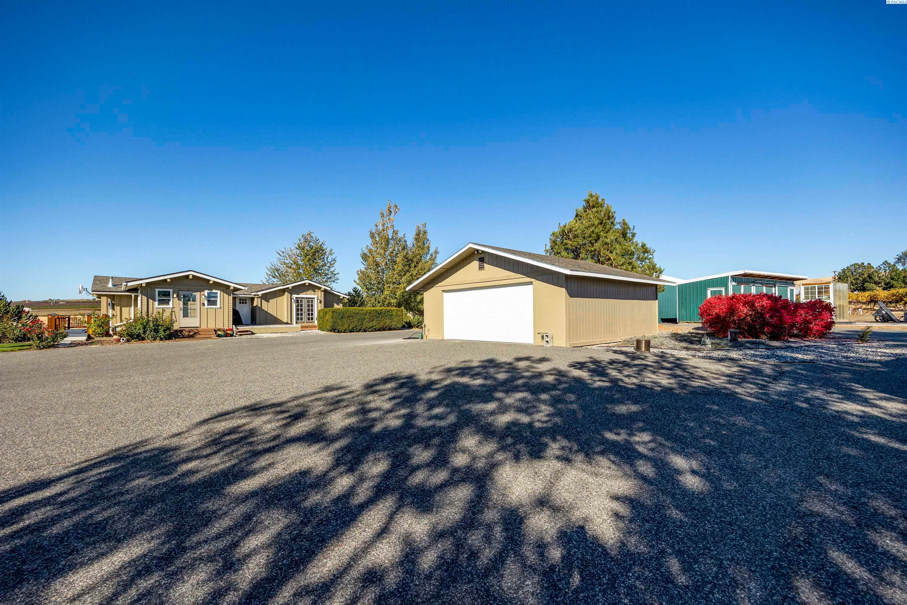 Benton City, Washington, 99320, United States, 3 Bedrooms Bedrooms, ,2 BathroomsBathrooms,Residential,For Sale,1992566