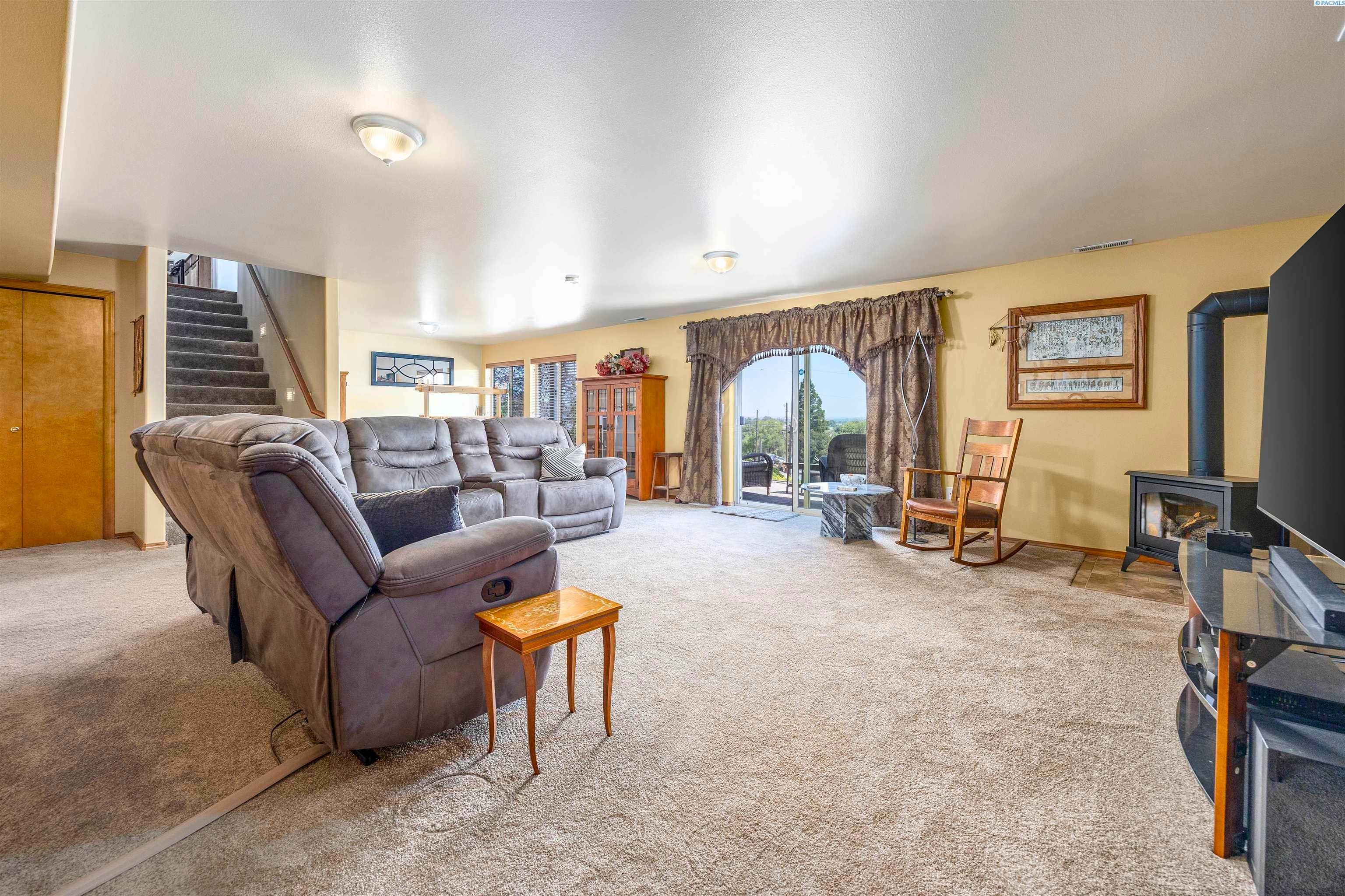 Kennewick, Washington, 99337, United States, 4 Bedrooms Bedrooms, ,3 BathroomsBathrooms,Residential,For Sale,1860973