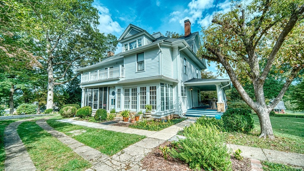 Andrews, North Carolina, 28901, United States, 5 Bedrooms Bedrooms, ,4 BathroomsBathrooms,Residential,For Sale,1912195