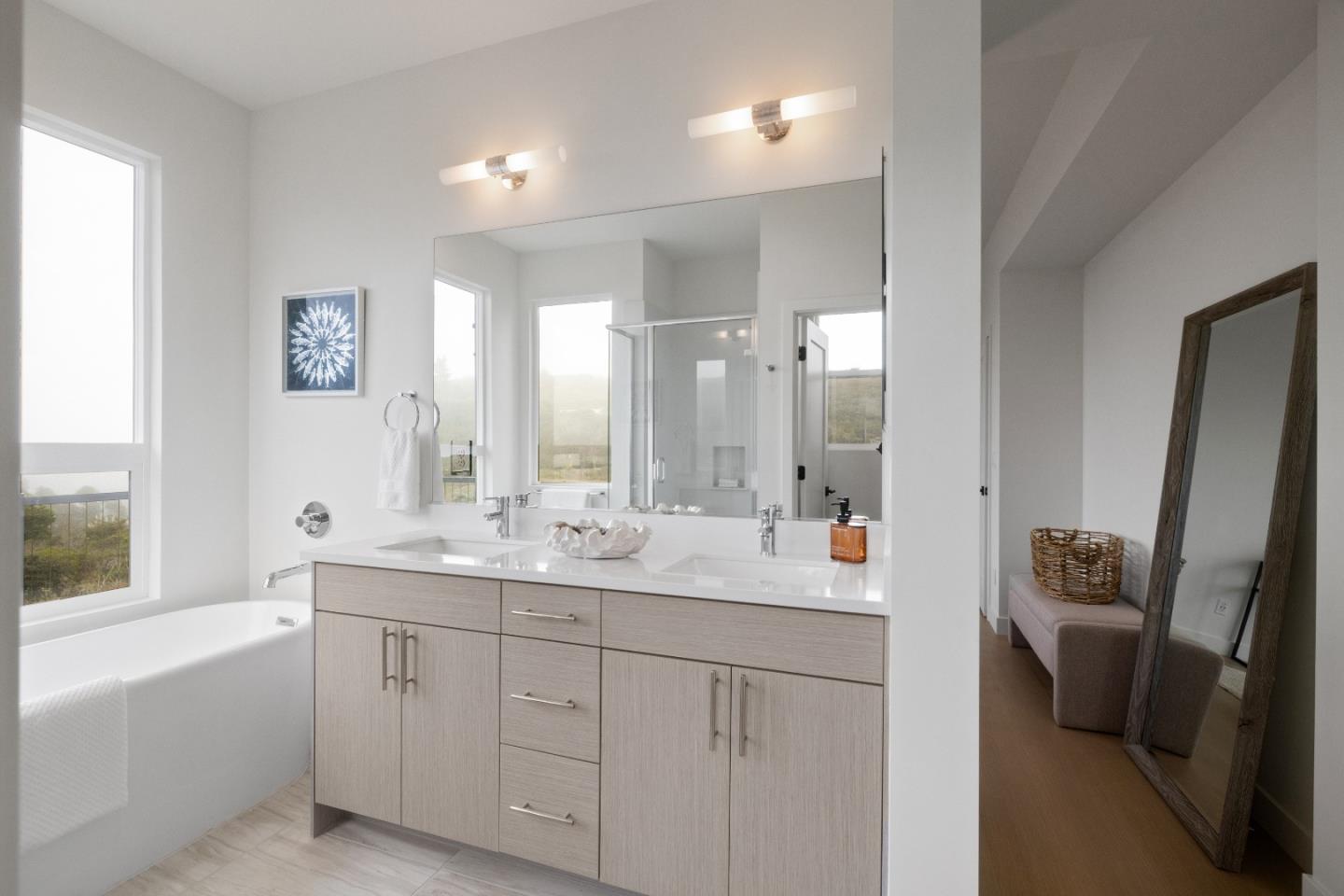 Pacifica, California, 94044, United States, 2 Bedrooms Bedrooms, ,3 BathroomsBathrooms,Residential,For Sale,1989147