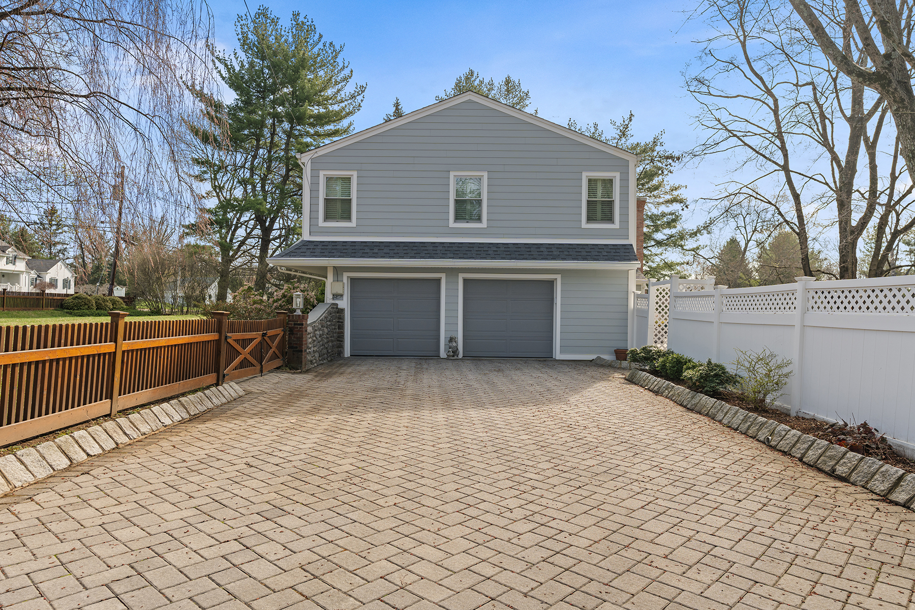  Custom Updated Neighborhood Bi-Level Style Home - 物件實景