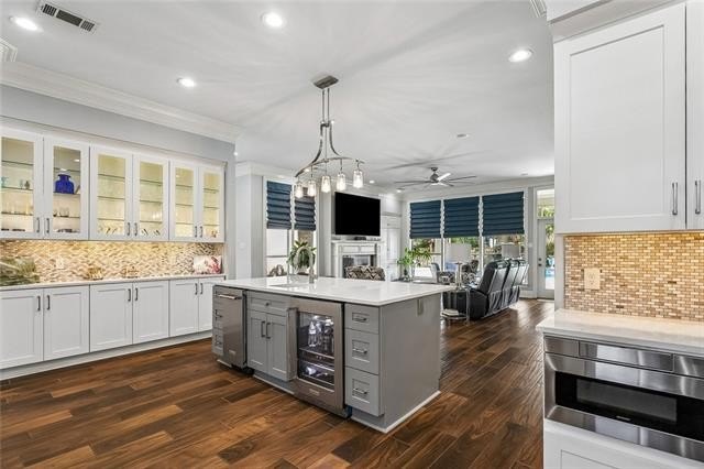 Mandeville, Louisiana, 70471, United States, 5 Bedrooms Bedrooms, ,6 BathroomsBathrooms,Residential,For Sale,2025079