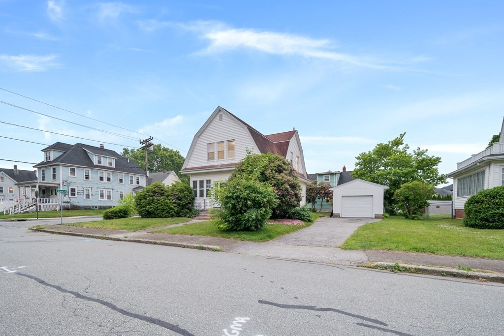 Taunton, Massachusetts, 02780, United States, 4 Bedrooms Bedrooms, ,3 BathroomsBathrooms,Residential,For Sale,1888080