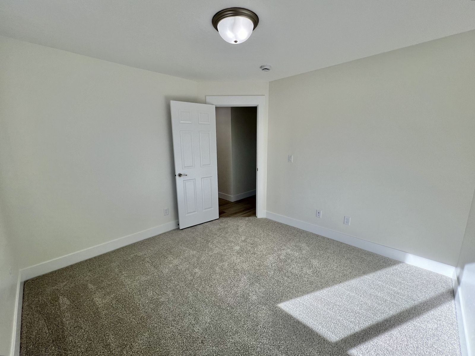Elko, Nevada, 89801, United States, 4 Bedrooms Bedrooms, ,2 BathroomsBathrooms,Residential,For Sale,1754808