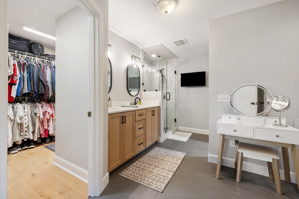 Hayesville, North Carolina, 28904, United States, 3 Bedrooms Bedrooms, ,4 BathroomsBathrooms,Residential,For Sale,1974136