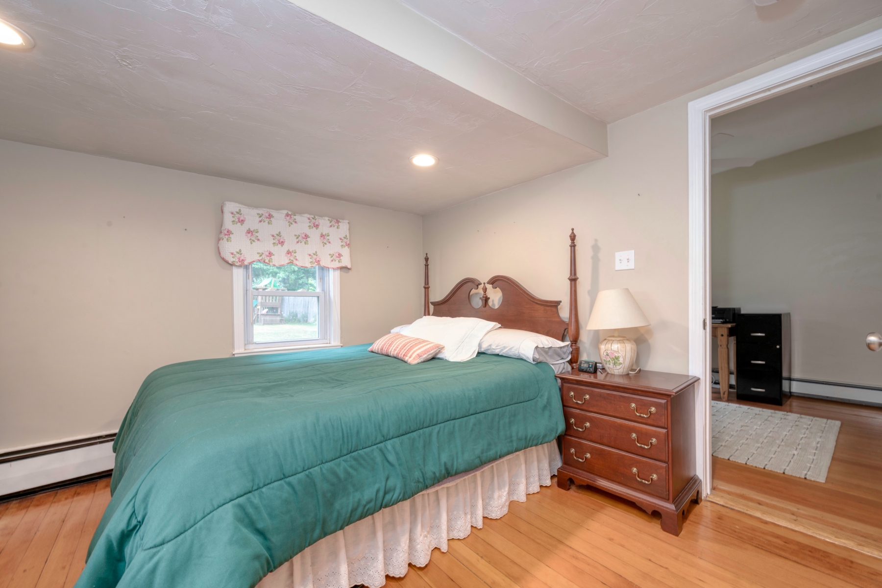 Holbrook, Massachusetts, 02343, United States, 4 Bedrooms Bedrooms, ,3 BathroomsBathrooms,Residential,For Sale,1910565