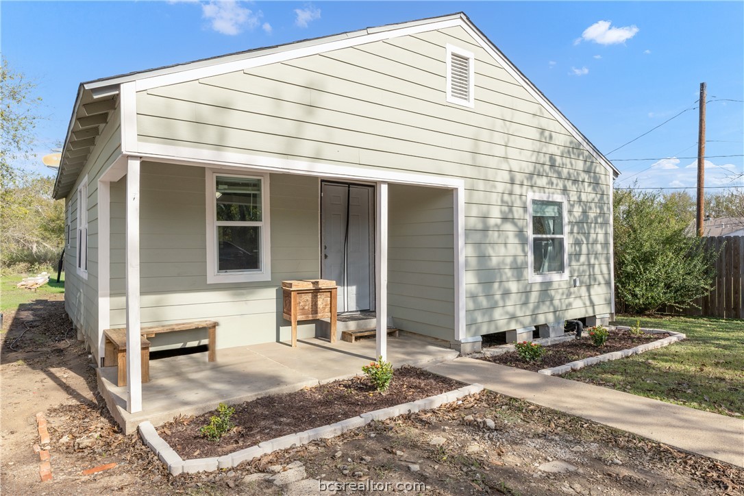 Una Ave, Bryan, TX 77803