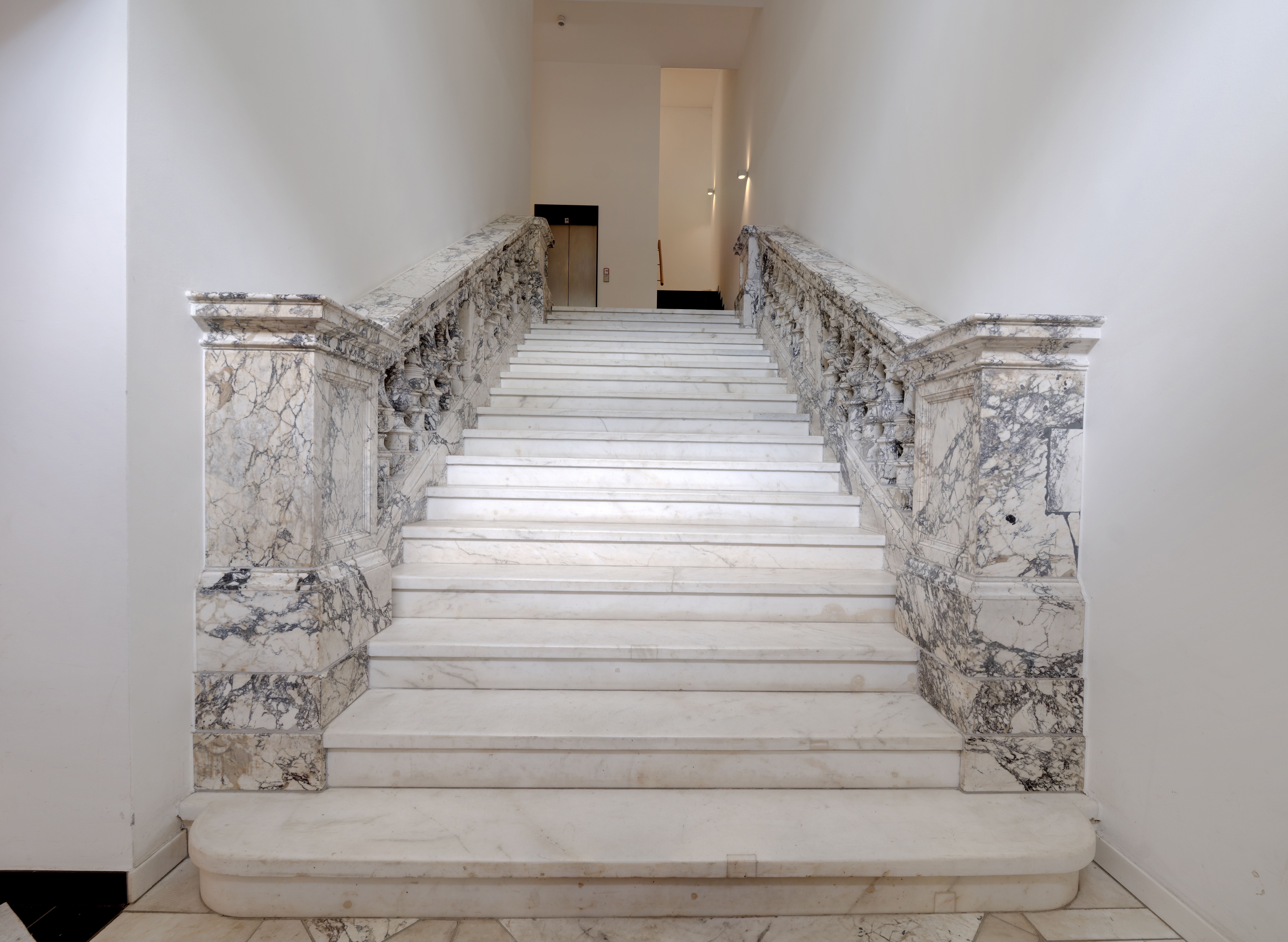  MODERN LUXURY APARTMENT ON THE BELETAGE NEAR HOFGARTEN PARK - 物件實景