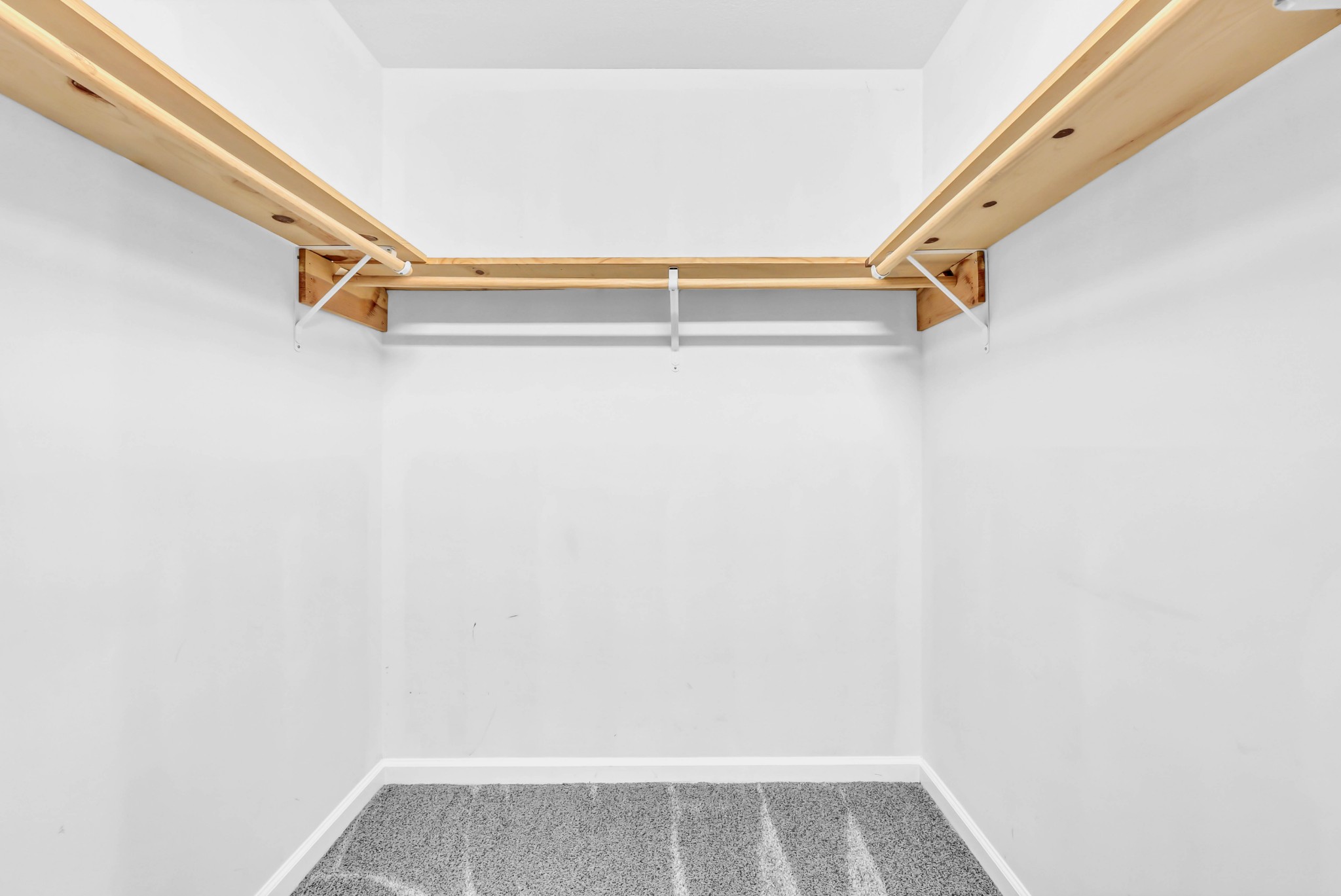 Clarksville, Tennessee, 37043, United States, 4 Bedrooms Bedrooms, ,4 BathroomsBathrooms,Residential,For Sale,1989948