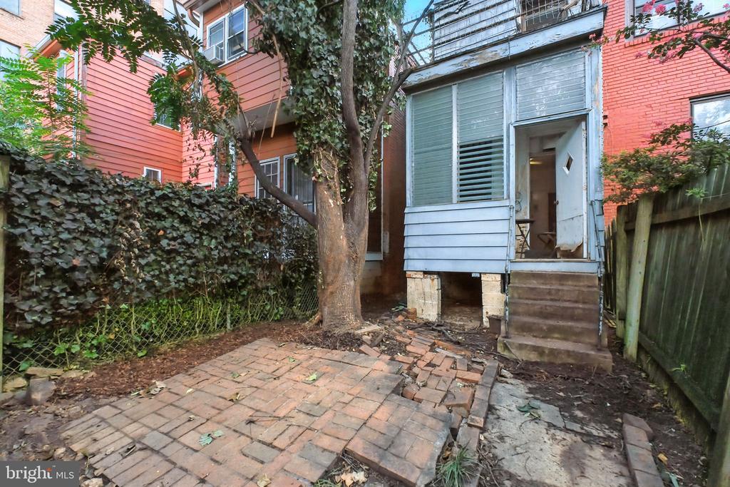 Washington, District of Columbia, 20003, United States, 3 Bedrooms Bedrooms, ,1 BathroomBathrooms,Residential,For Sale,1944860