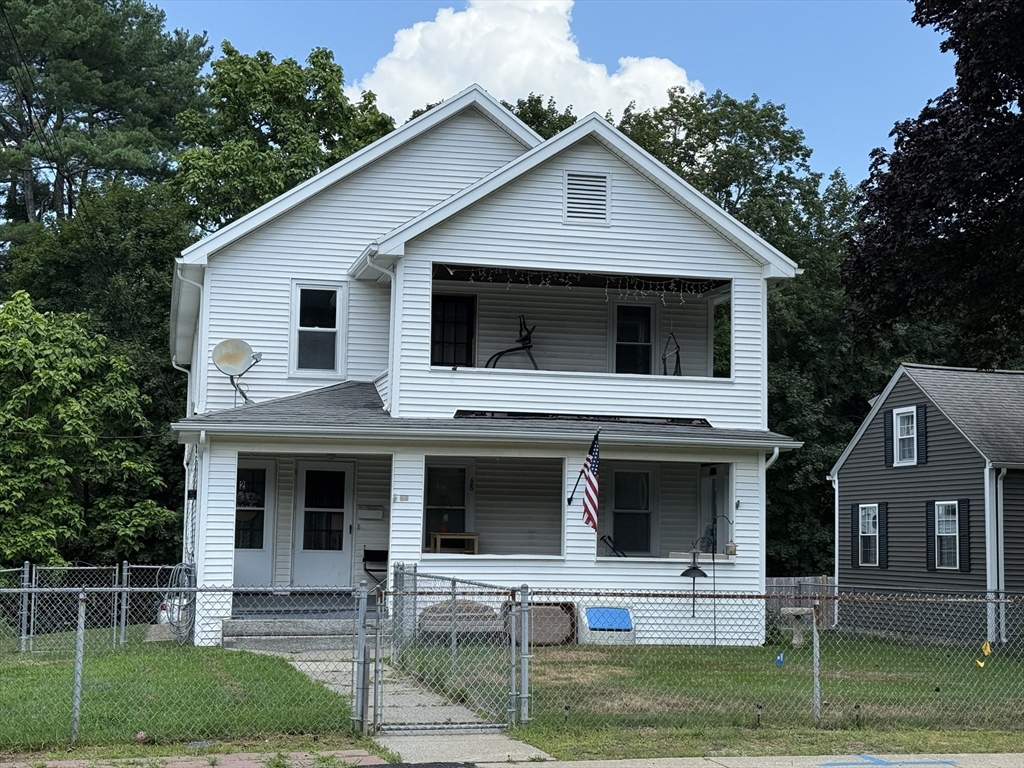 Uxbridge, Massachusetts, 01569, United States, 6 Bedrooms Bedrooms, ,3 BathroomsBathrooms,Residential,For Sale,1938355