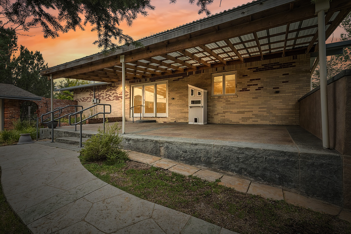 Cheyenne, Wyoming, 82009, United States, 5 Bedrooms Bedrooms, ,3 BathroomsBathrooms,Residential,For Sale,1981305