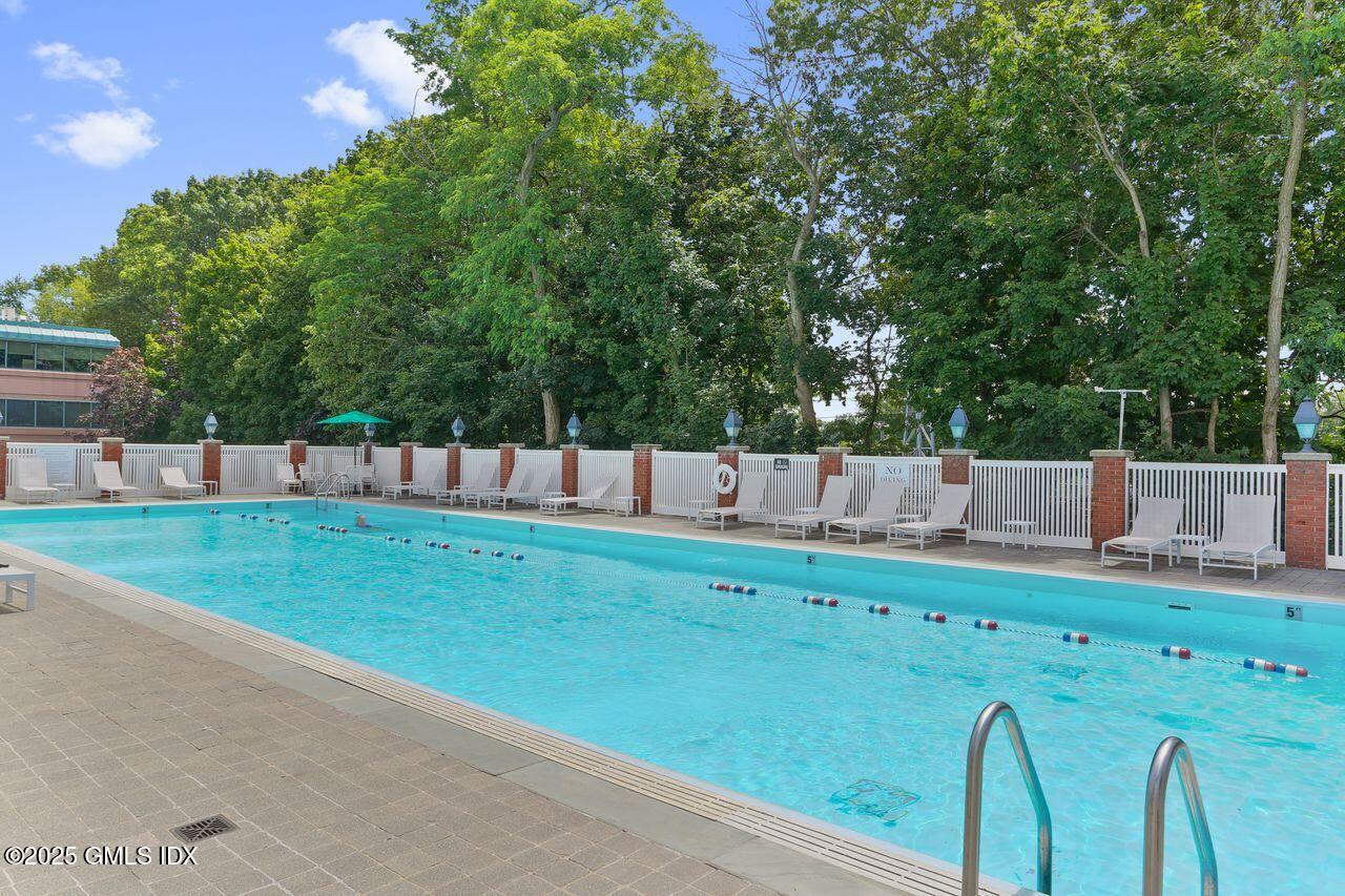 Old Greenwich, Connecticut, 06870, United States, 1 Bedroom Bedrooms, ,2 BathroomsBathrooms,Residential,For Sale,1891729